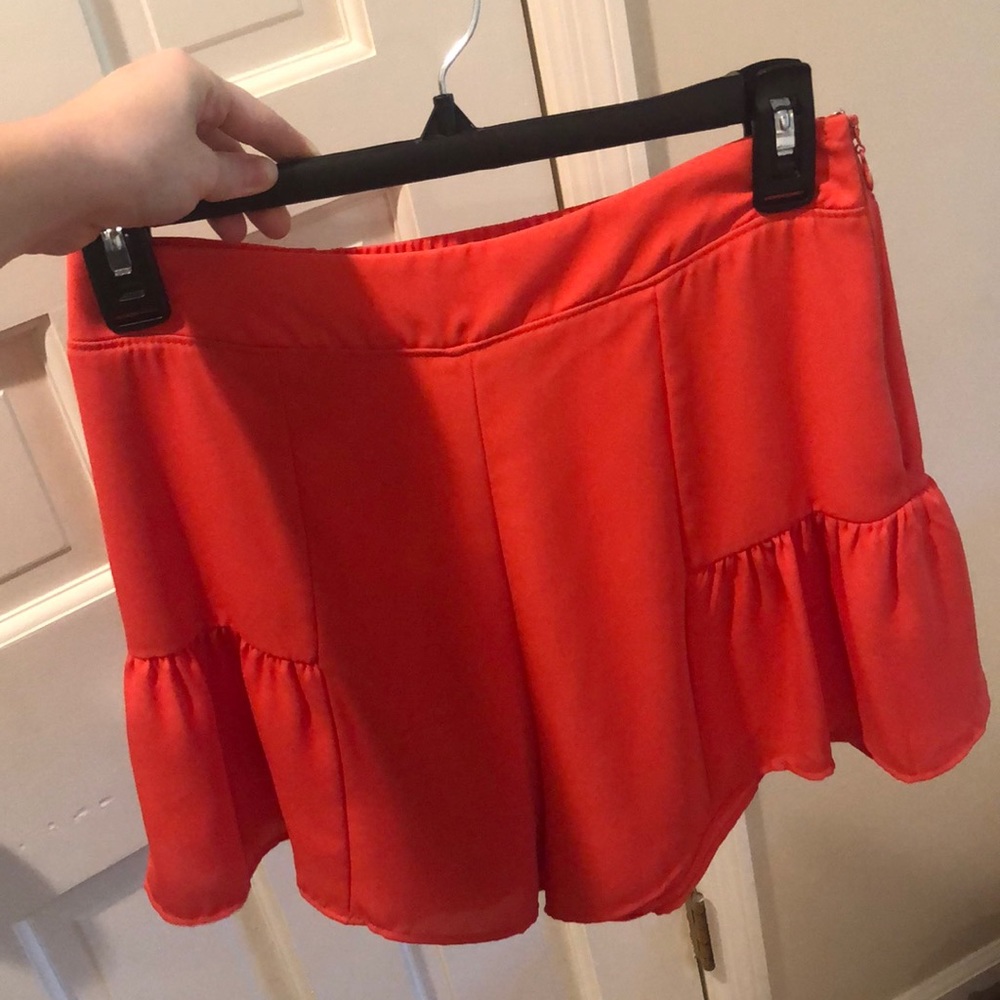 Show me your mumu shorts in “poppy”
